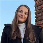 Offro lezioni private a bambini e ragazzi delle scuole elementari, medie e superiori, adattandomi alle loro esigenze.